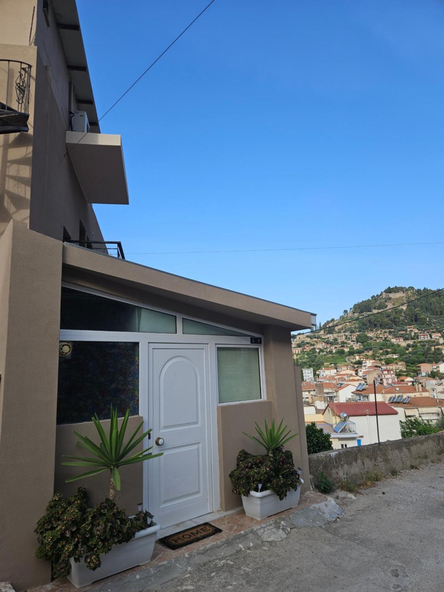 Με Θέα Το Κάστρο Apartment Nafpaktos Ngoại thất bức ảnh